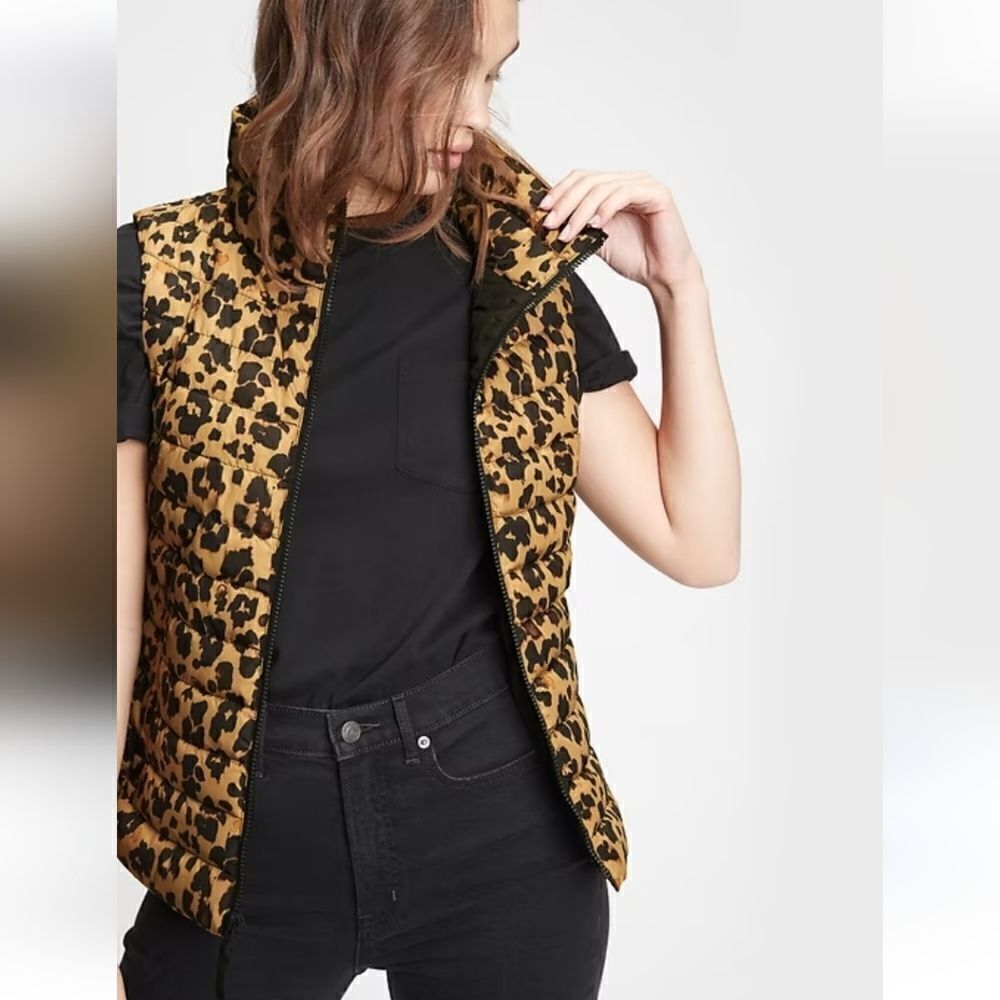 Gap lightweight puffer vest